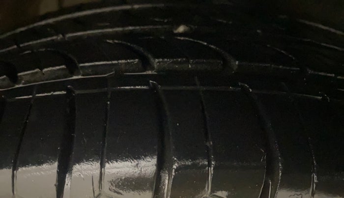 2017 Maruti Celerio ZXI AMT (O), Petrol, Automatic, 1,06,086 km, Right Front Tyre Tread