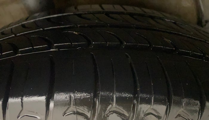 2017 Maruti Celerio ZXI AMT (O), Petrol, Automatic, 1,06,086 km, Right Rear Tyre Tread