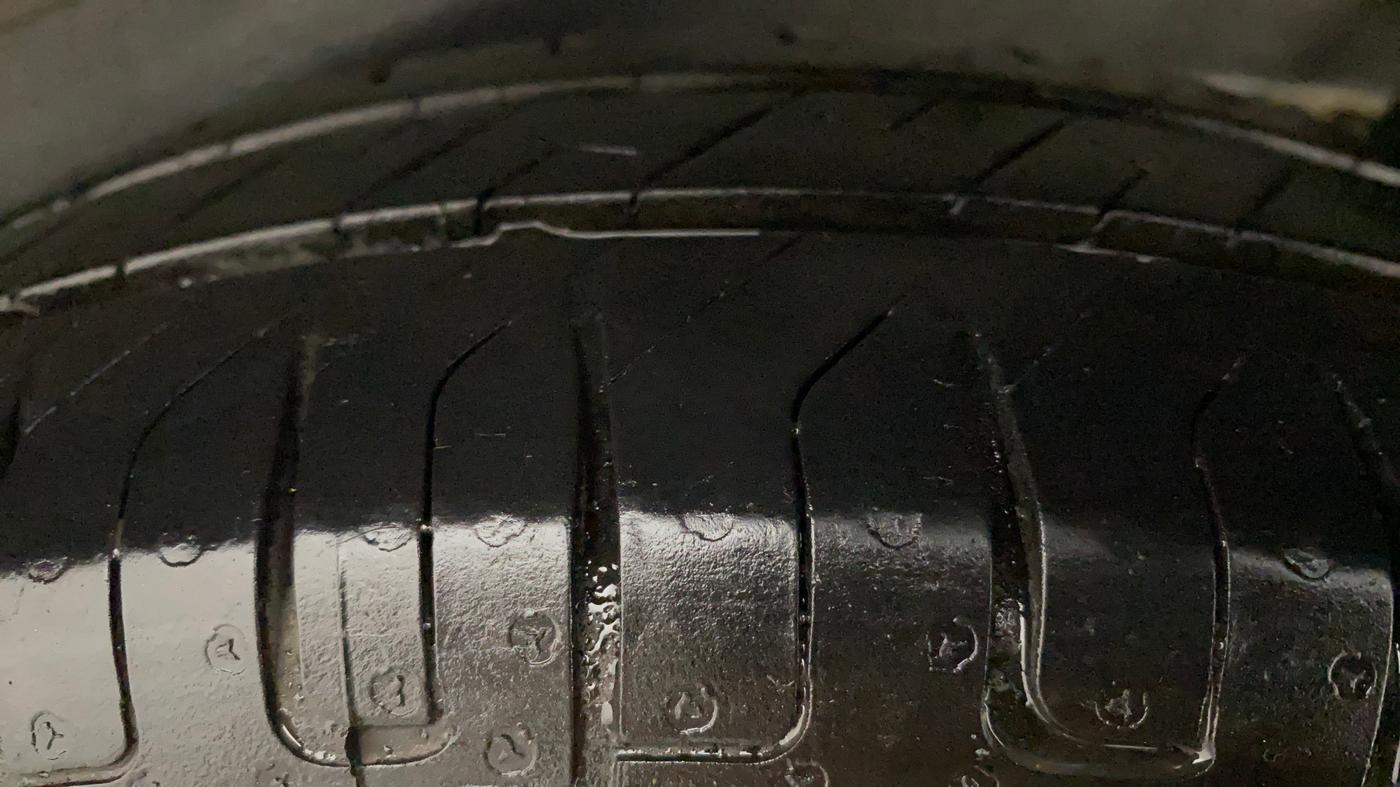 2014 Maruti Wagon R 1.0 LXI CNG, CNG, Manual, 97,419 km, Left Rear Tyre Tread