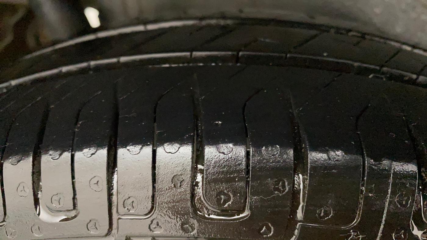 2014 Maruti Wagon R 1.0 LXI CNG, CNG, Manual, 97,419 km, Right Rear Tyre Tread