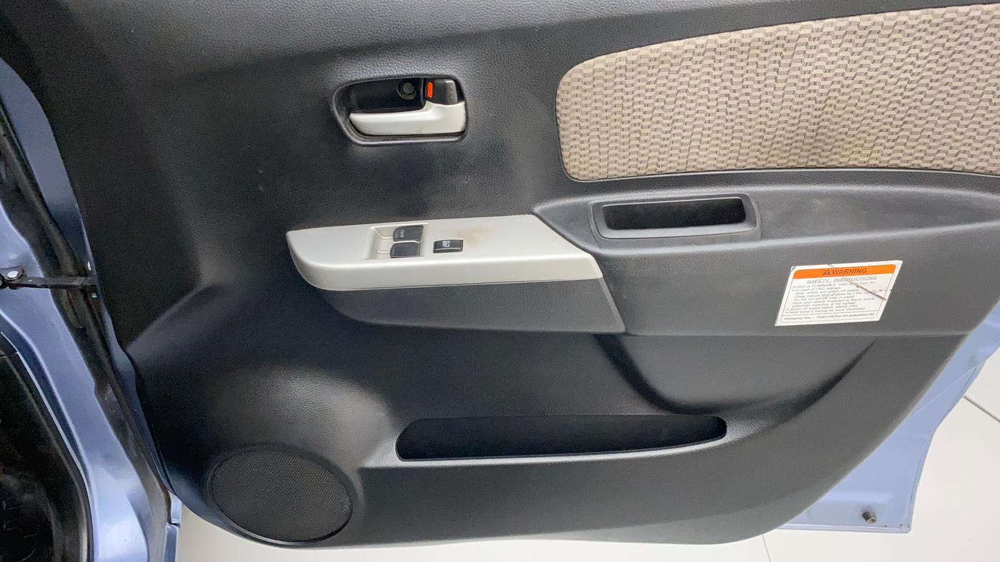 2014 Maruti Wagon R 1.0 LXI CNG, CNG, Manual, 97,419 km, Driver Side Door Panels Control