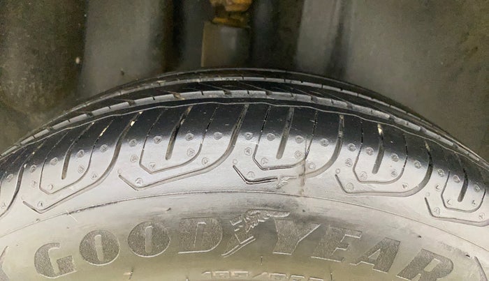 2016 Volkswagen Ameo COMFORTLINE 1.2L, Petrol, Manual, 98,673 km, Right Rear Tyre Tread