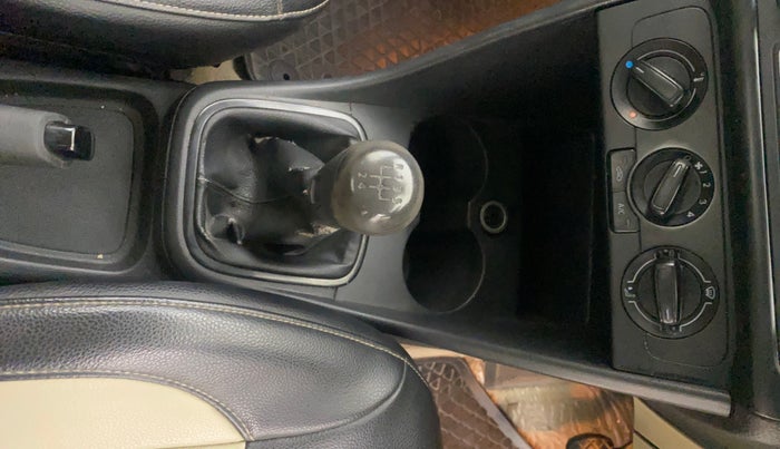 2016 Volkswagen Ameo COMFORTLINE 1.2L, Petrol, Manual, 98,673 km, Gear Lever