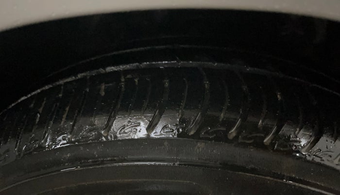 2017 Ford Figo Aspire TITANIUM 1.2 PETROL, Petrol, Manual, 59,222 km, Right Front Tyre Tread