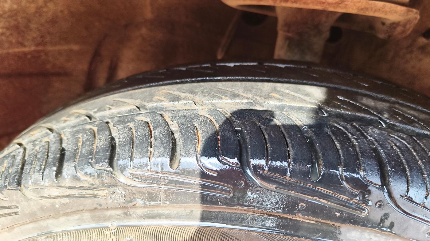 2016 Maruti Ritz VXI, Petrol, Manual, 88,588 km, Right Front Tyre Tread