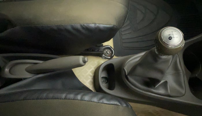 2014 Toyota Etios V, Petrol, Manual, 48,231 km, Gear Lever