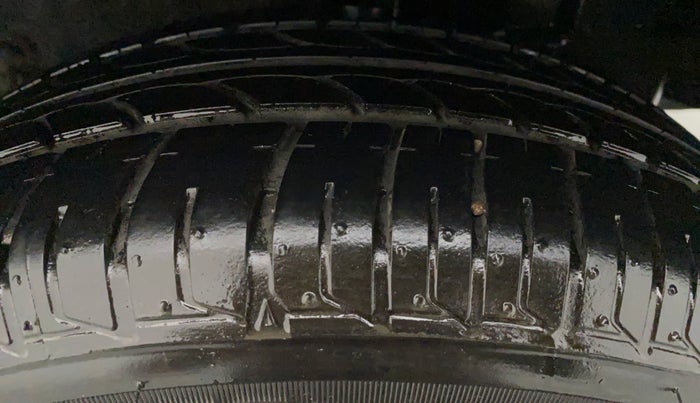 2014 Toyota Etios V, Petrol, Manual, 48,231 km, Right Front Tyre Tread