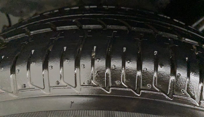 2014 Toyota Etios V, Petrol, Manual, 48,231 km, Right Rear Tyre Tread