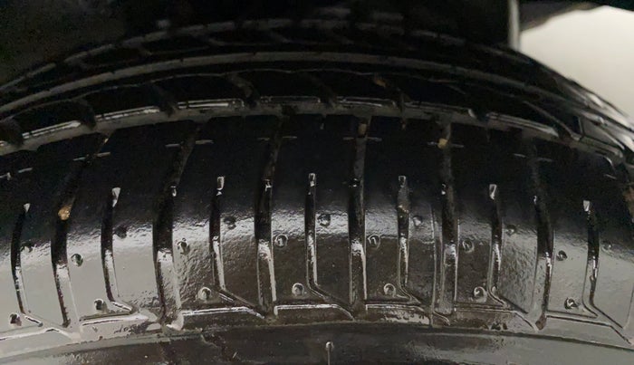 2014 Toyota Etios V, Petrol, Manual, 48,231 km, Left Front Tyre Tread