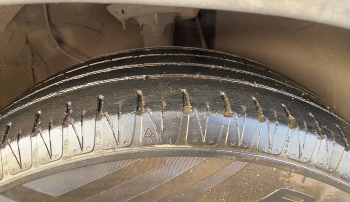 2021 KIA SONET GTX PLUS 1.5 AT, Diesel, Automatic, 33,656 km, Right Front Tyre Tread