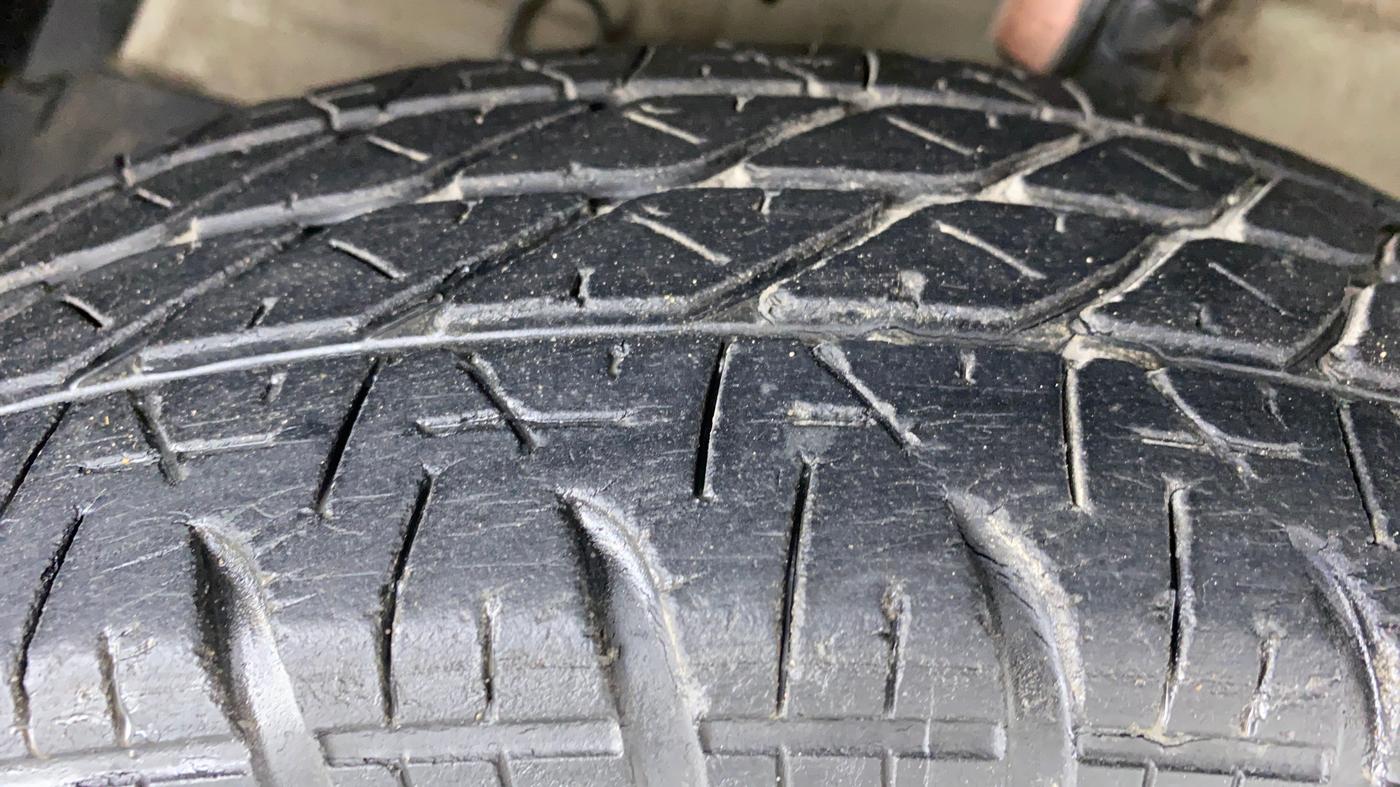 2014 Maruti Swift VXI D, Petrol, Manual, 35,206 km, Left Front Tyre Tread