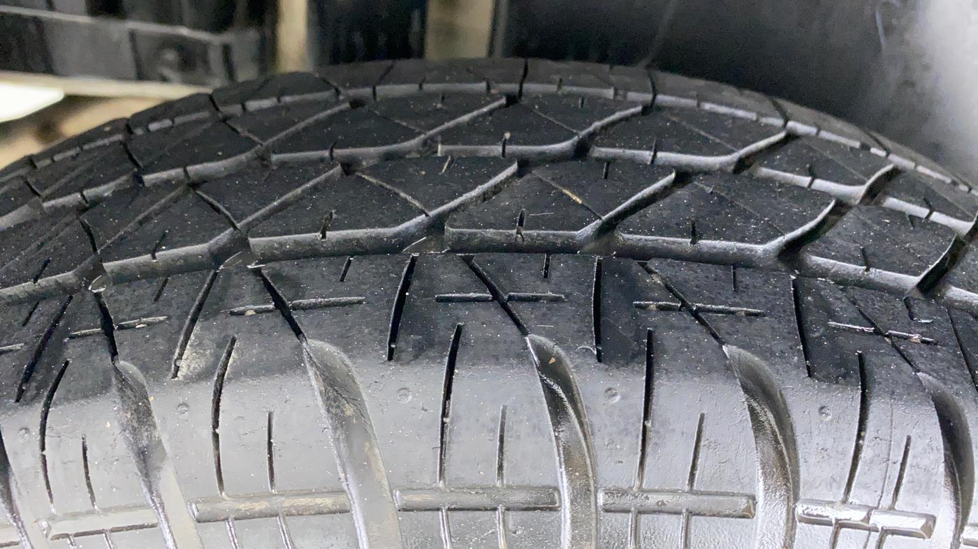 2014 Maruti Swift VXI D, Petrol, Manual, 35,206 km, Right Rear Tyre Tread