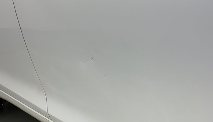 2014 Maruti Swift VXI D, Petrol, Manual, 35,206 km, Driver-side door - Slightly dented