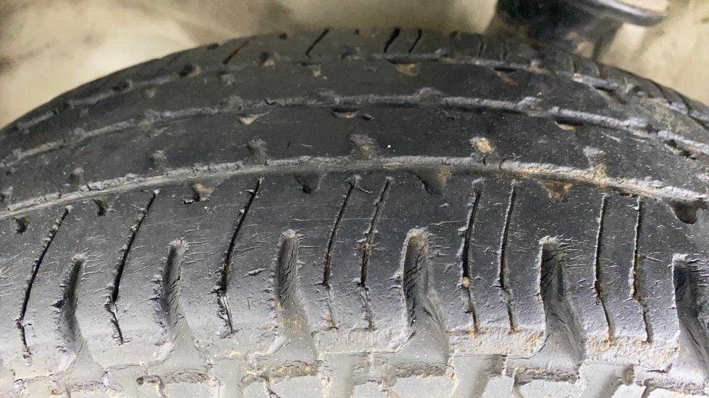 2011 Maruti Zen Estilo LXI, Petrol, Manual, 87,929 km, Left Front Tyre Tread