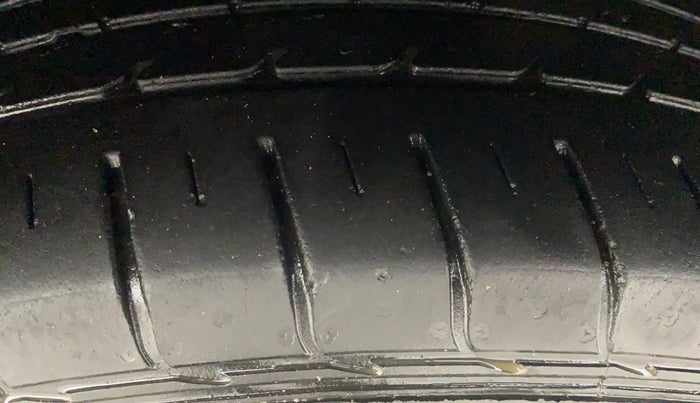 2020 MG HECTOR SHARP HYBRID 1.5 PETROL, Petrol, Manual, 32,706 km, Right Front Tyre Tread