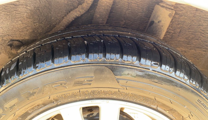 2017 Honda Brio VX MT, Petrol, Manual, 1,01,621 km, Left Rear Tyre Tread