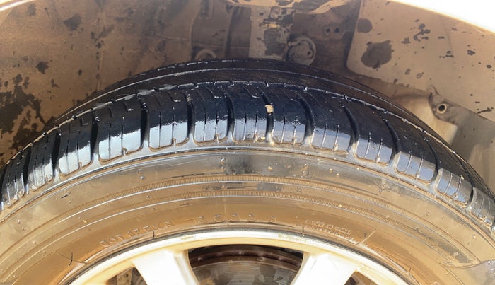 2017 Honda Brio VX MT, Petrol, Manual, 1,01,621 km, Right Front Tyre Tread