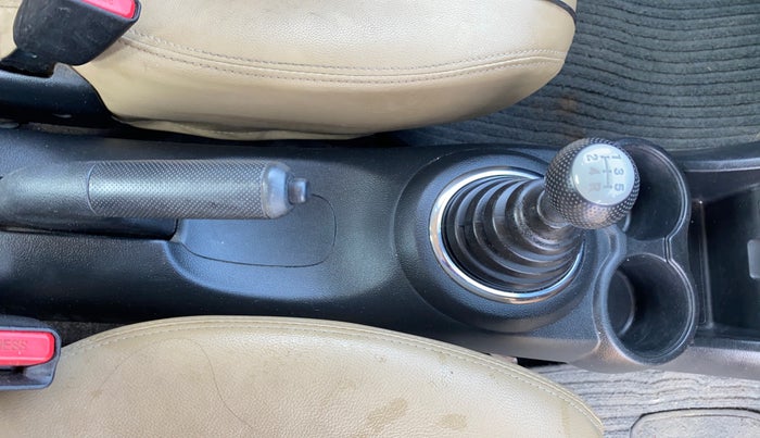 2017 Honda Brio VX MT, Petrol, Manual, 1,01,621 km, Gear Lever