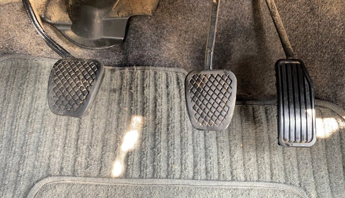 2017 Honda Brio VX MT, Petrol, Manual, 1,01,621 km, Pedals