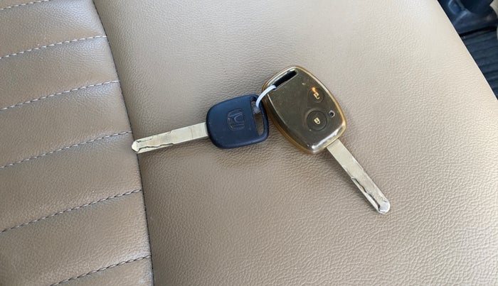 2017 Honda Brio VX MT, Petrol, Manual, 1,01,621 km, Key Close Up