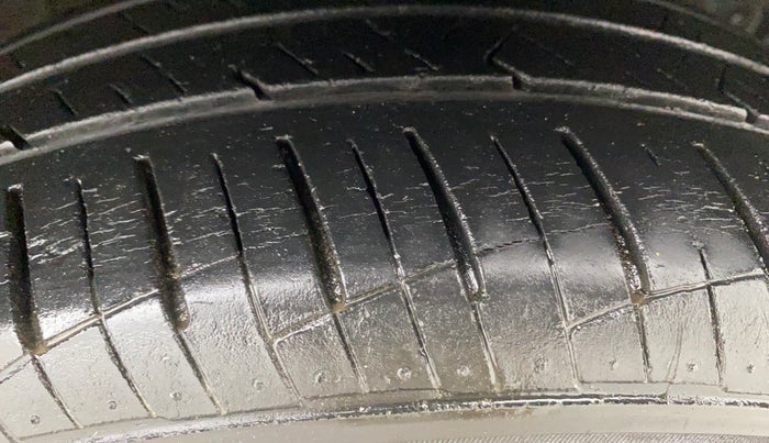 2016 Hyundai Grand i10 SPORTZ 1.2 KAPPA VTVT, Petrol, Manual, 92,397 km, Right Front Tyre Tread