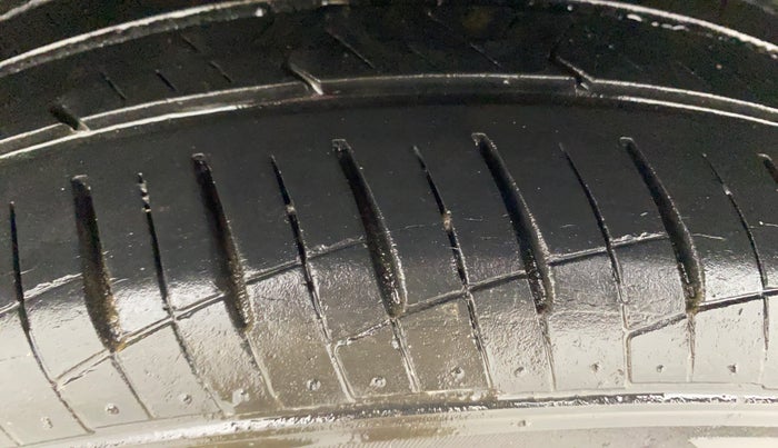 2016 Hyundai Grand i10 SPORTZ 1.2 KAPPA VTVT, Petrol, Manual, 92,397 km, Left Front Tyre Tread