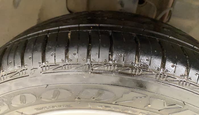 2017 Tata Tiago XZ PETROL, Petrol, Manual, 1,04,497 km, Right Front Tyre Tread