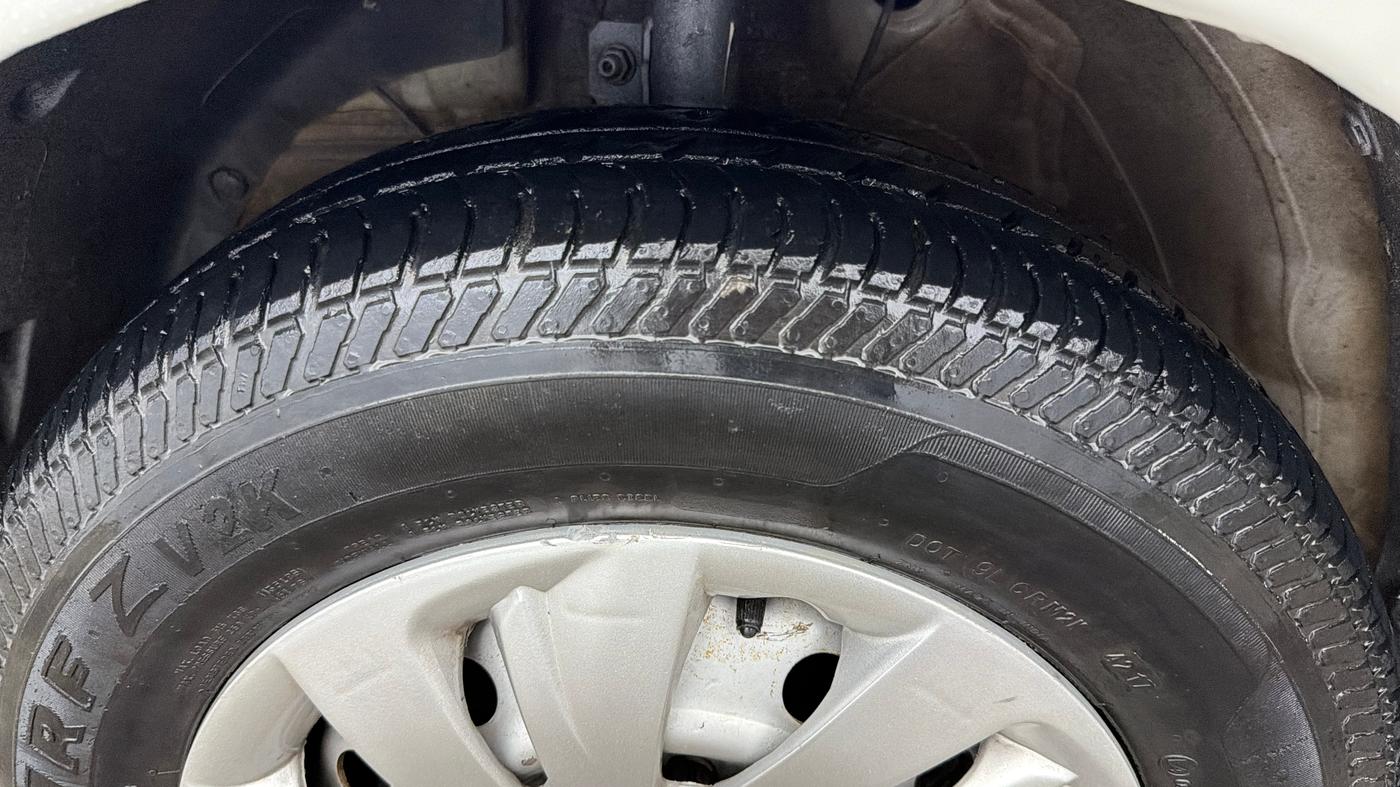 2020 Maruti Swift LXI, Petrol, Manual, 42,801 km, Left Front Tyre Tread