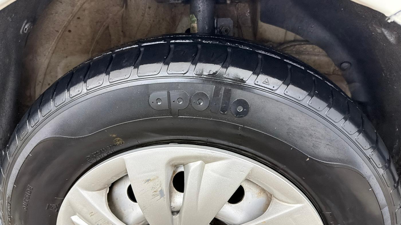 2020 Maruti Swift LXI, Petrol, Manual, 42,801 km, Right Front Tyre Tread