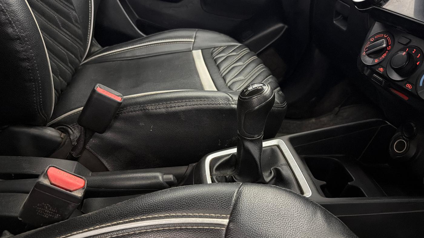2020 Maruti Swift LXI, Petrol, Manual, 42,801 km, Gear Lever