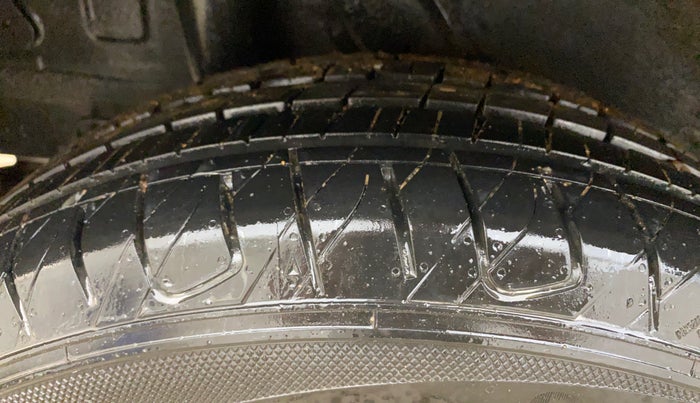 2020 Hyundai VENUE SX (O) 1.5 CRDI, Diesel, Manual, 67,275 km, Right Rear Tyre Tread