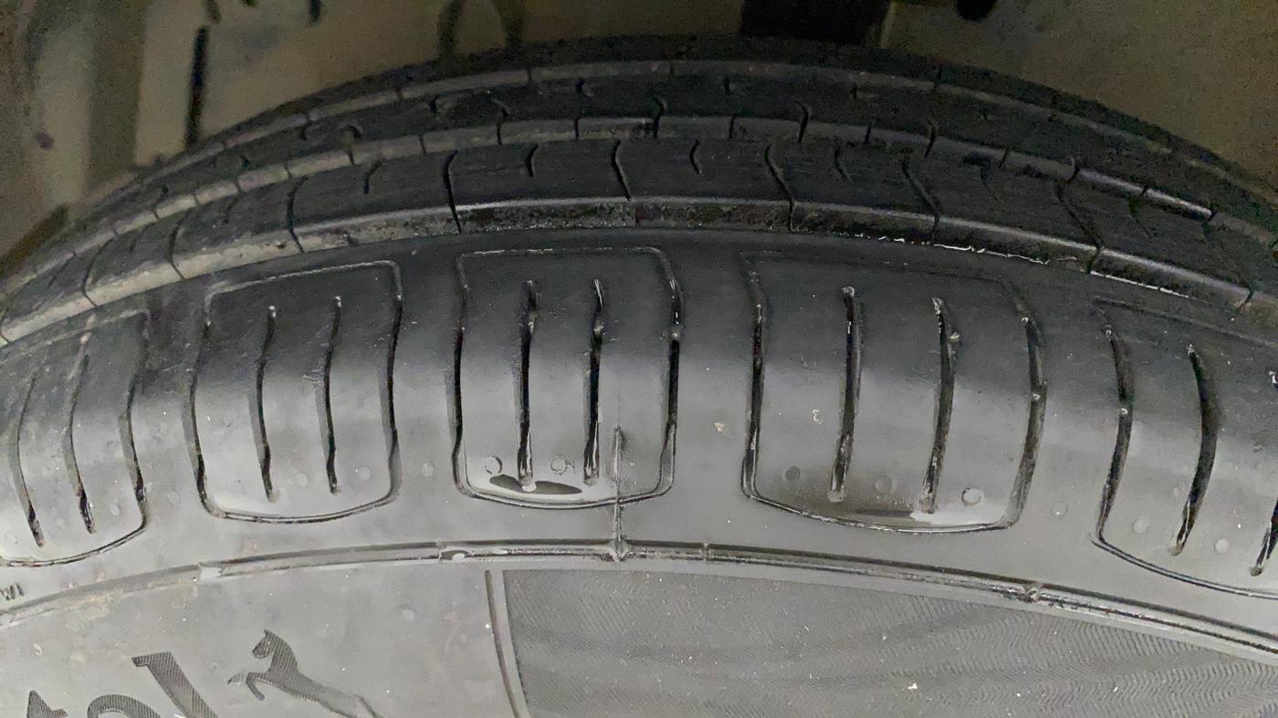 2017 Maruti Swift Dzire VXI, Petrol, Manual, 80,194 km, Left Front Tyre Tread