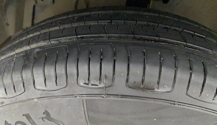 2017 Maruti Swift Dzire VXI, Petrol, Manual, 80,194 km, Left Front Tyre Tread