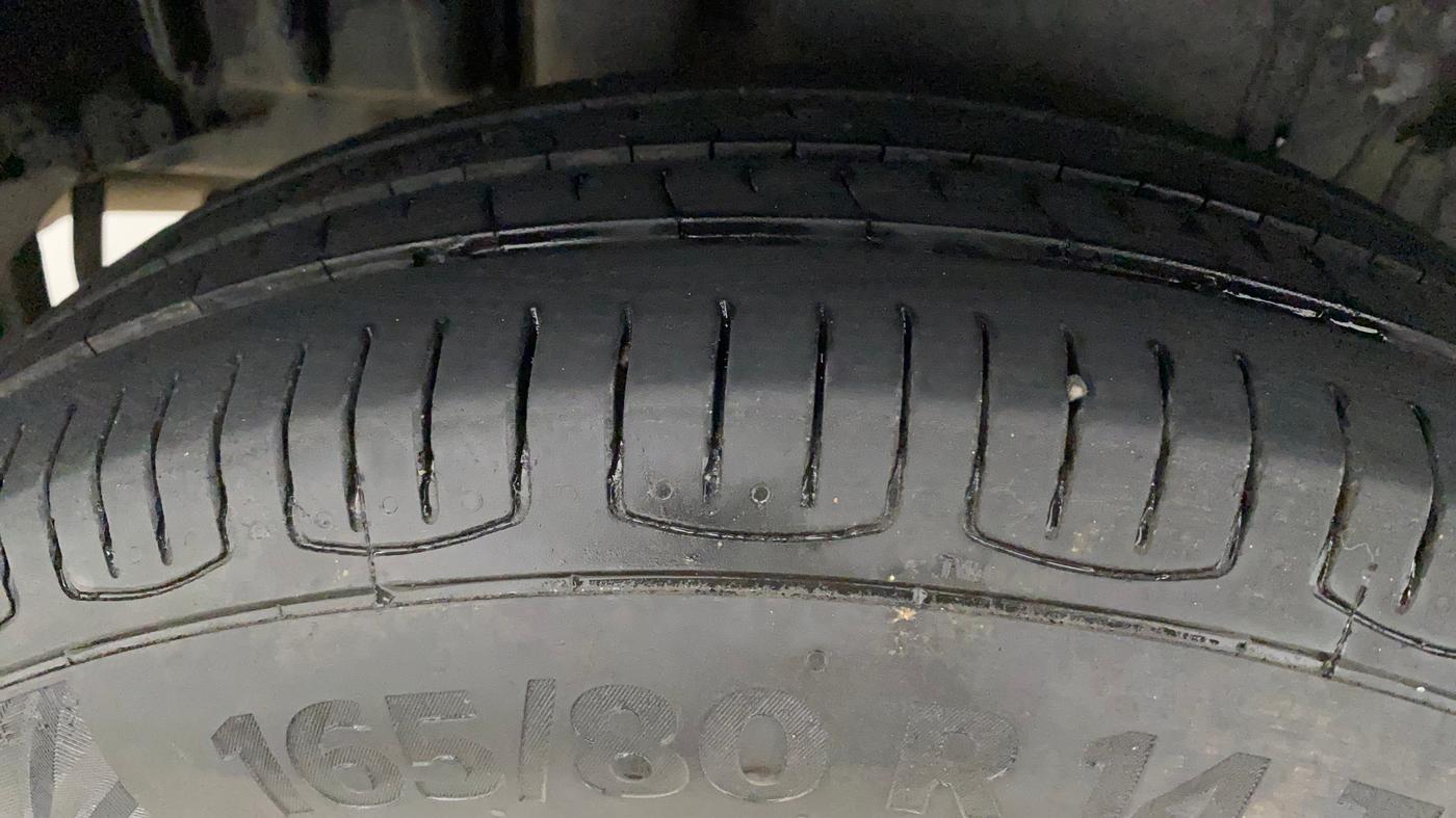 2017 Maruti Swift Dzire VXI, Petrol, Manual, 80,194 km, Right Rear Tyre Tread