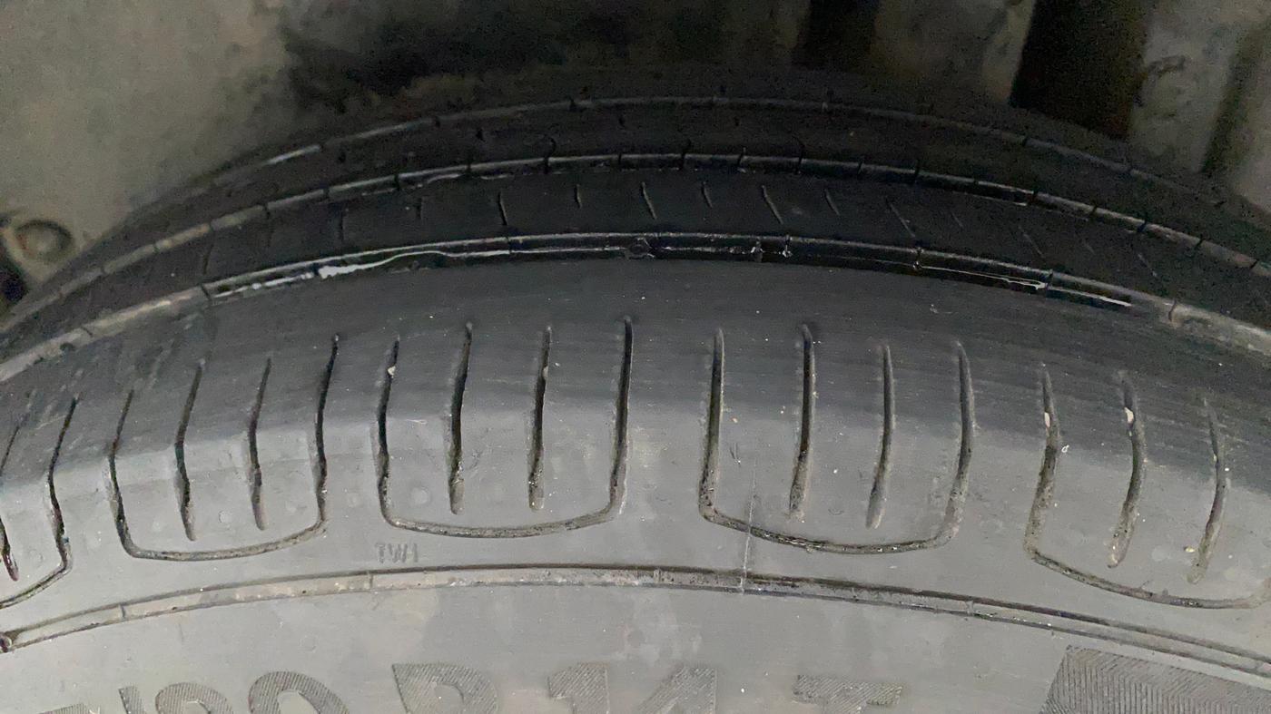2017 Maruti Swift Dzire VXI, Petrol, Manual, 80,194 km, Left Rear Tyre Tread