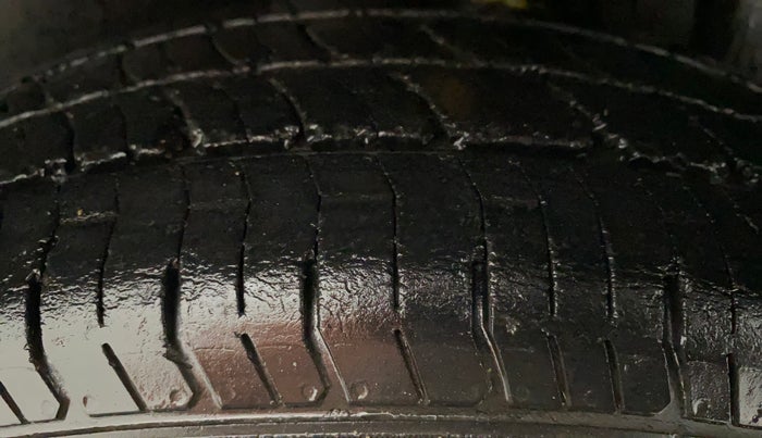 2014 Maruti Swift VDI, Diesel, Manual, 86,749 km, Left Rear Tyre Tread