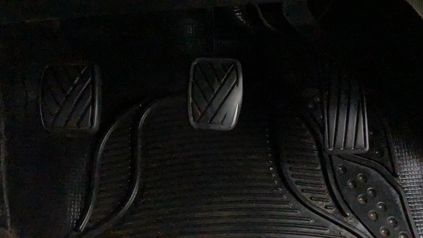 2014 Maruti Swift VDI, Diesel, Manual, 86,749 km, Pedals