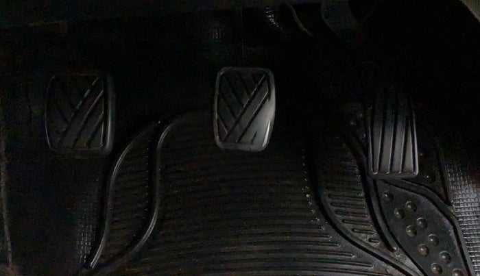 2014 Maruti Swift VDI, Diesel, Manual, 86,749 km, Pedals
