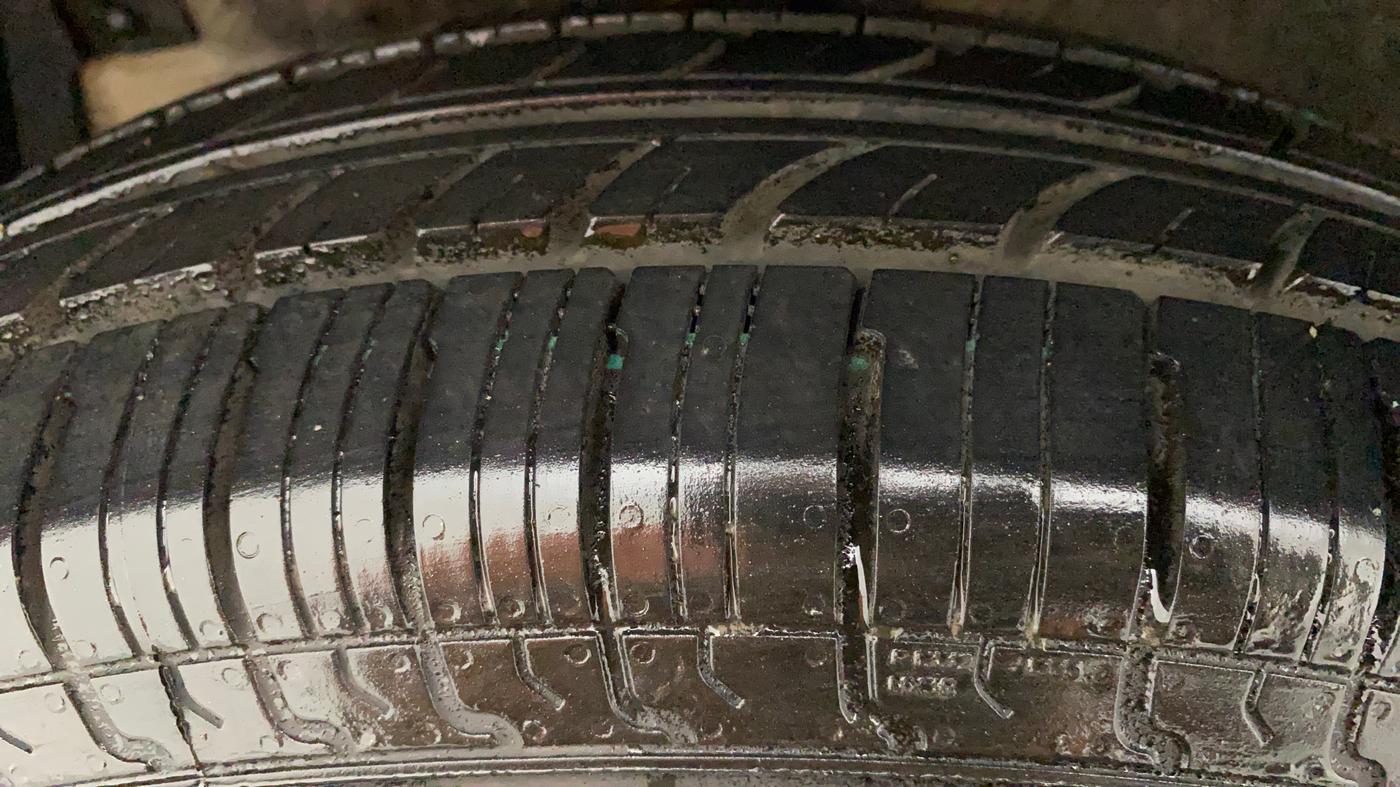 2014 Maruti Swift VDI, Diesel, Manual, 86,749 km, Left Front Tyre Tread
