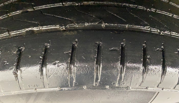 2016 Maruti Baleno ZETA PETROL 1.2, Petrol, Manual, 1,04,538 km, Left Front Tyre Tread