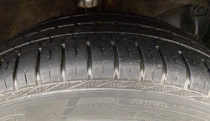 2017 Honda Brio S MT, Petrol, Manual, 20,697 km, Right Front Tyre Tread