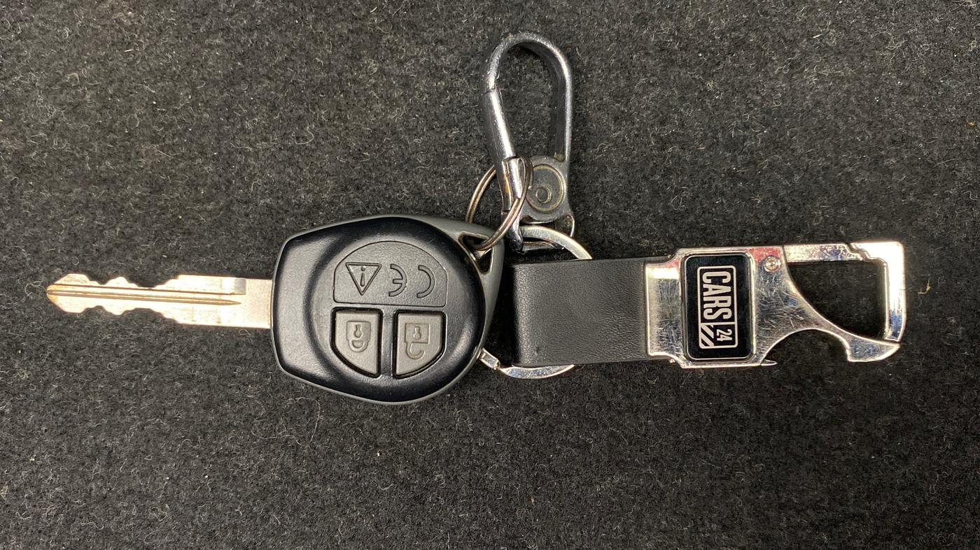 2018 Maruti Swift VXI D, Petrol, Manual, 49,743 km, Key Close Up