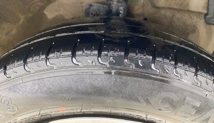 2015 Maruti Celerio VXI, Petrol, Manual, 52,322 km, Right Front Tyre Tread
