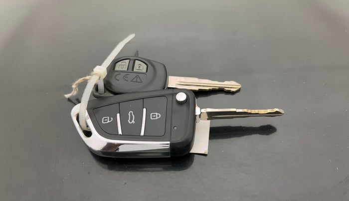 2019 Maruti Baleno DELTA PETROL 1.2, CNG, Manual, 37,373 km, Key Close Up