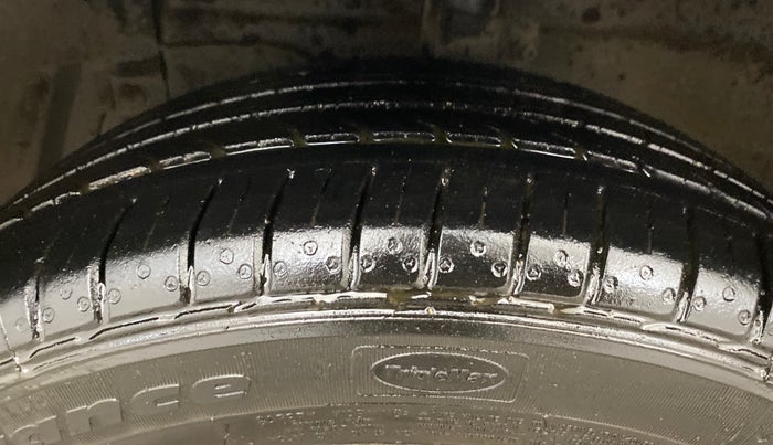 2016 Maruti Ciaz ZXI+, Petrol, Manual, 80,284 km, Left Front Tyre Tread