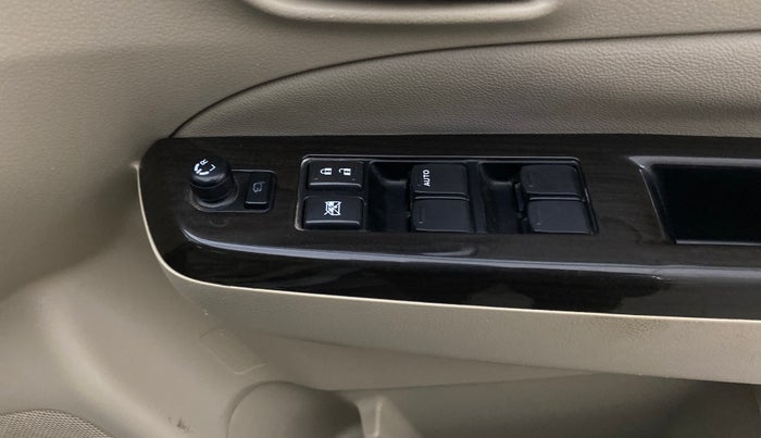 2016 Maruti Ciaz ZXI+, Petrol, Manual, 80,284 km, Driver Side Door Panels Control