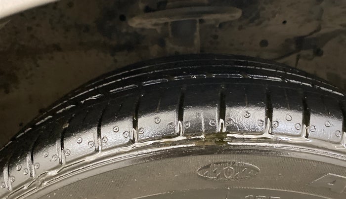 2016 Maruti Ciaz ZXI+, Petrol, Manual, 80,284 km, Right Front Tyre Tread