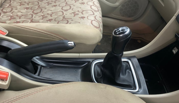 2016 Maruti Ciaz ZXI+, Petrol, Manual, 80,284 km, Gear Lever