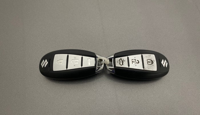 2016 Maruti Ciaz ZXI+, Petrol, Manual, 80,284 km, Key Close Up