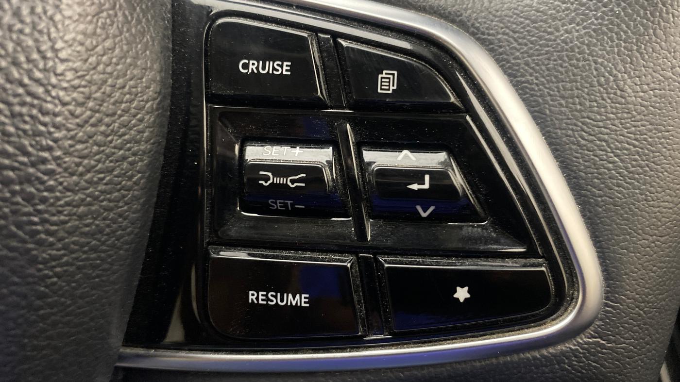 2022 Mahindra XUV700 AX 7 LUXURY D AWD AT 7 STR, Diesel, Automatic, 82,634 km, Adaptive Cruise Control